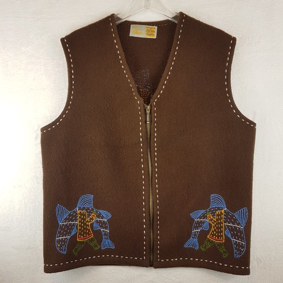 Vintage Inuit Vest Handcrafted by Canadian Eskimos Embroidered Fishing Hunting - Picture 13 of 16